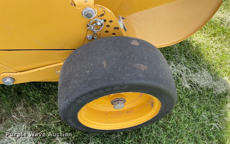 image for item NT9395 2020 Vermeer 605N  round baler