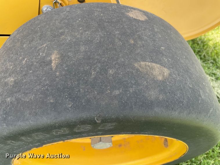 image for item NT9395 2020 Vermeer 605N  round baler