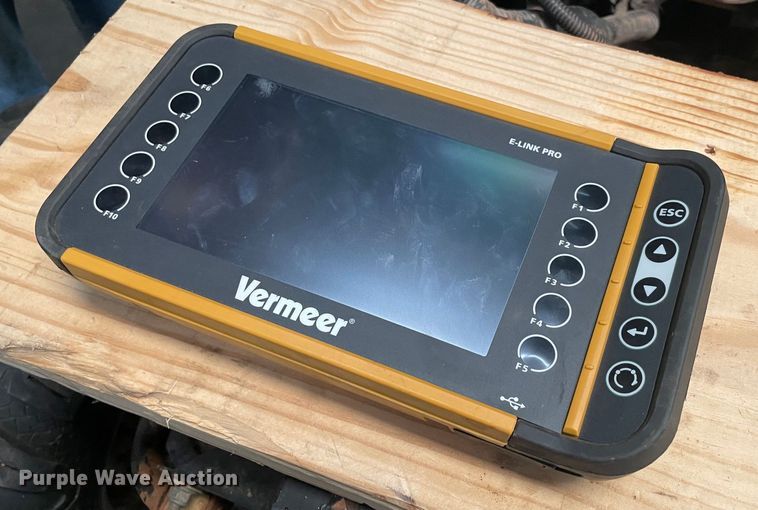 image for item NT9395 2020 Vermeer 605N  round baler