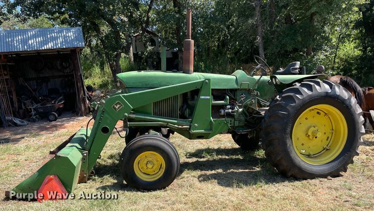 image for item NT9418 John Deere 4010  tractor