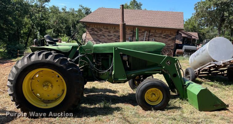 image for item NT9418 John Deere 4010  tractor