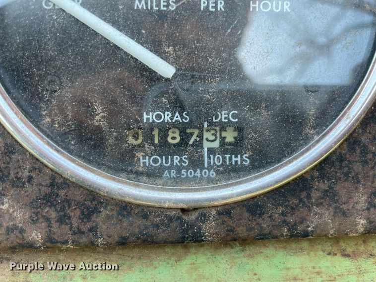 image for item NT9418 John Deere 4010  tractor