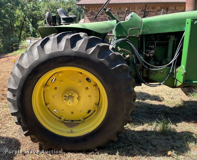 image for item NT9418 John Deere 4010  tractor