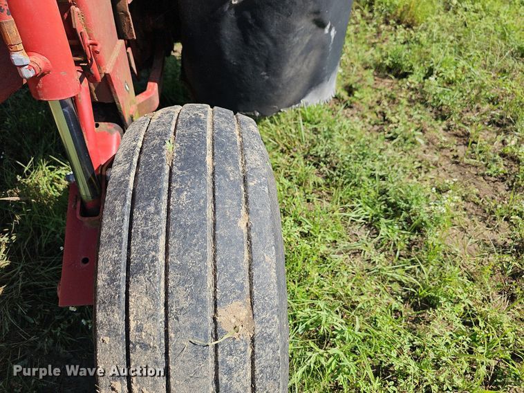 image for item NT9767 1989 New Holland 411 Discbine  swather / windrower