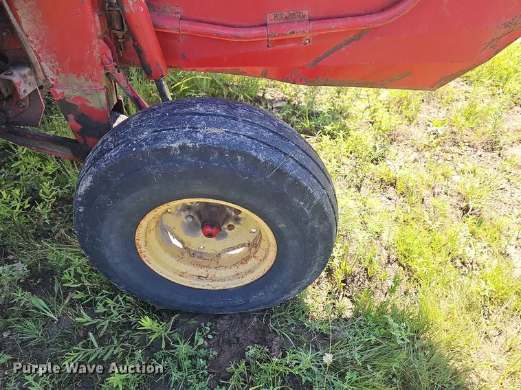 image for item NT9767 1989 New Holland 411 Discbine  swather / windrower