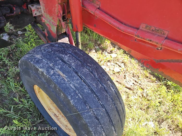 image for item NT9767 1989 New Holland 411 Discbine  swather / windrower