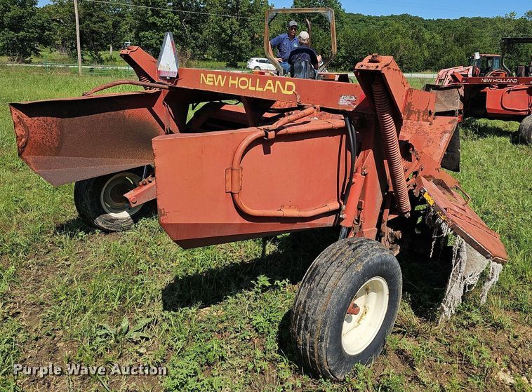 image for item NT9768 1991 New Holland 411 Discbine  swather / windrower