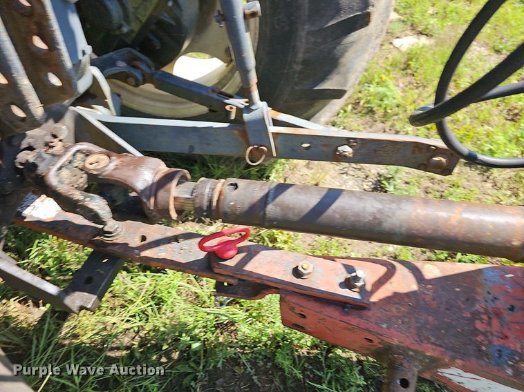 image for item NT9768 1991 New Holland 411 Discbine  swather / windrower