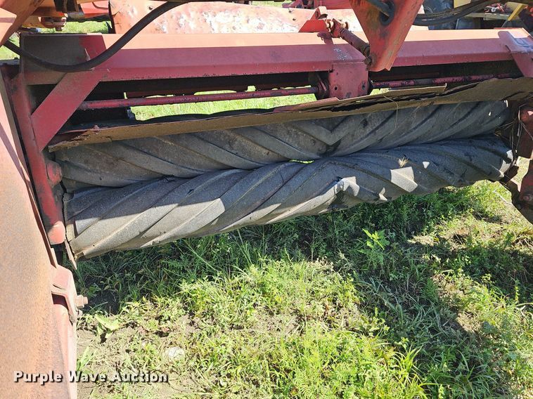 image for item NT9768 1991 New Holland 411 Discbine  swather / windrower