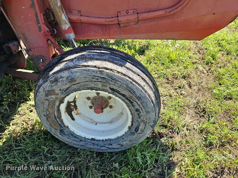 image for item NT9768 1991 New Holland 411 Discbine  swather / windrower