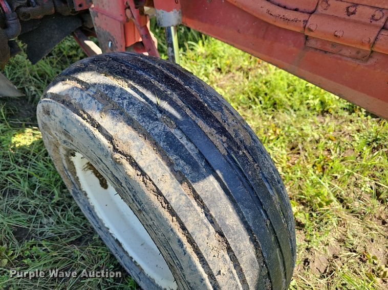 image for item NT9768 1991 New Holland 411 Discbine  swather / windrower