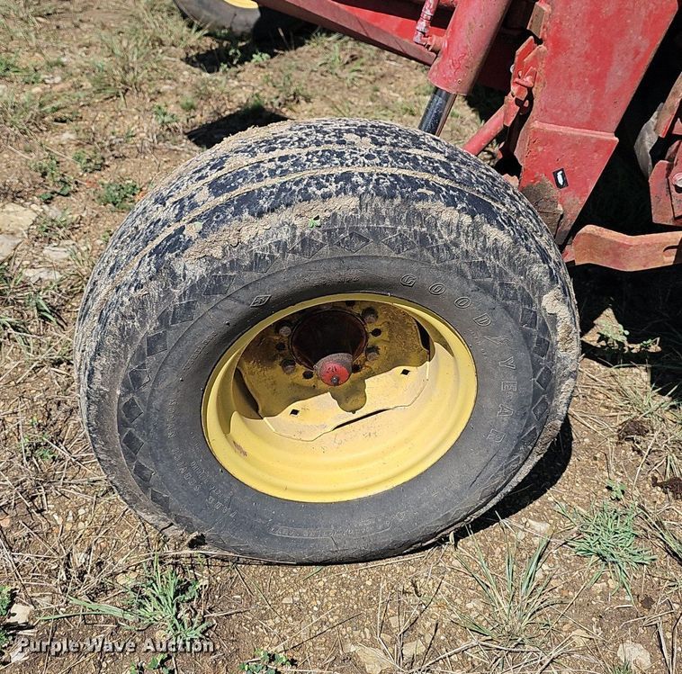 image for item NT9769 1991 New Holland 411 Discbine  swather / windrower