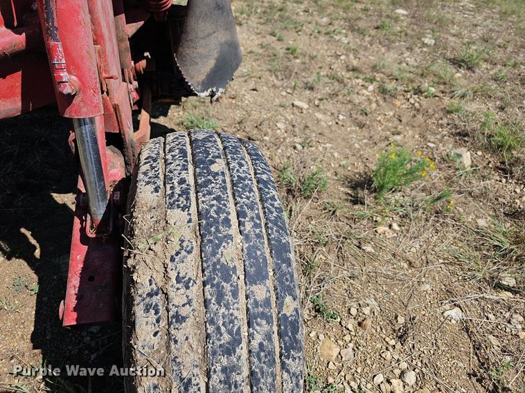 image for item NT9769 1991 New Holland 411 Discbine  swather / windrower