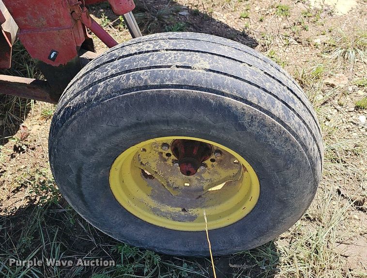 image for item NT9769 1991 New Holland 411 Discbine  swather / windrower