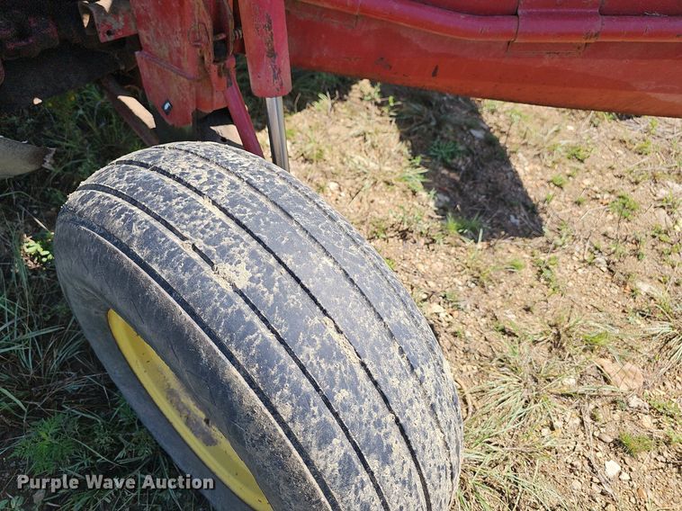 image for item NT9769 1991 New Holland 411 Discbine  swather / windrower