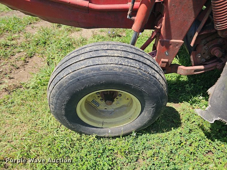 image for item NT9770 1991 New Holland 411 Discbine  swather / windrower