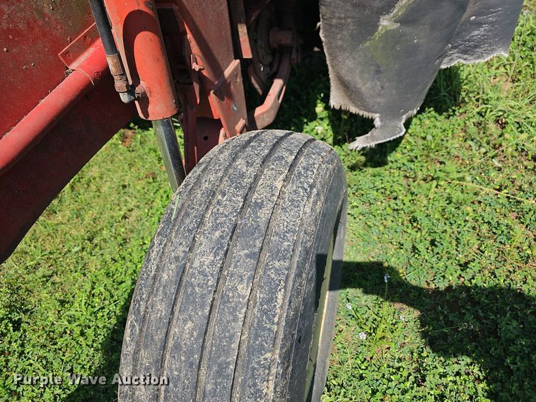 image for item NT9770 1991 New Holland 411 Discbine  swather / windrower