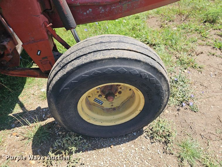 image for item NT9770 1991 New Holland 411 Discbine  swather / windrower
