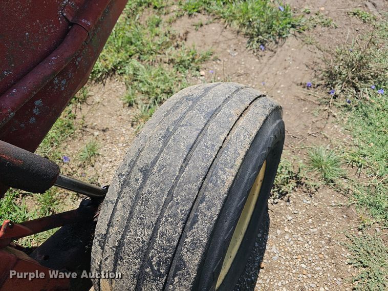 image for item NT9770 1991 New Holland 411 Discbine  swather / windrower