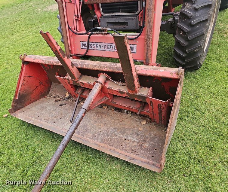 image for item NT9795 1994 Massey Ferguson 390  MFWD tractor