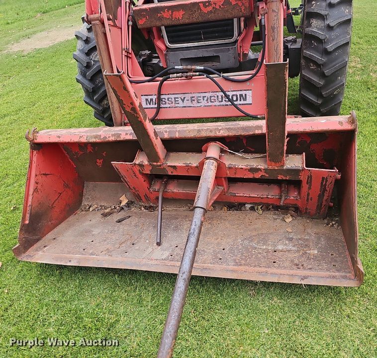 image for item NT9795 1994 Massey Ferguson 390  MFWD tractor