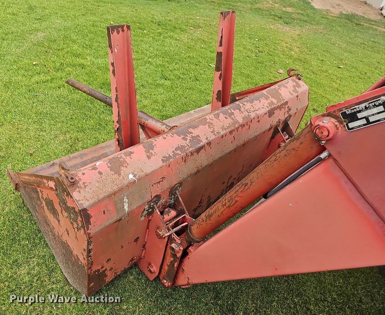 image for item NT9795 1994 Massey Ferguson 390  MFWD tractor