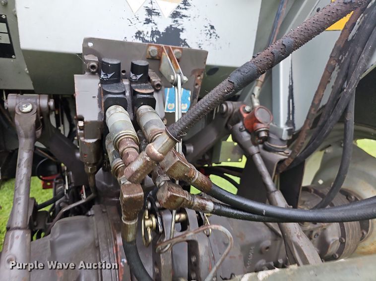 image for item NT9795 1994 Massey Ferguson 390  MFWD tractor