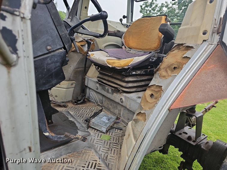 image for item NT9795 1994 Massey Ferguson 390  MFWD tractor