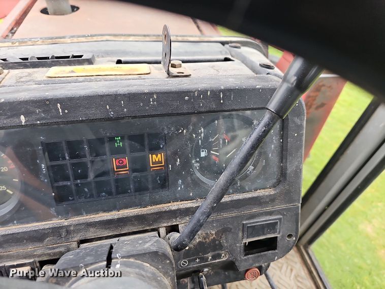 image for item NT9795 1994 Massey Ferguson 390  MFWD tractor