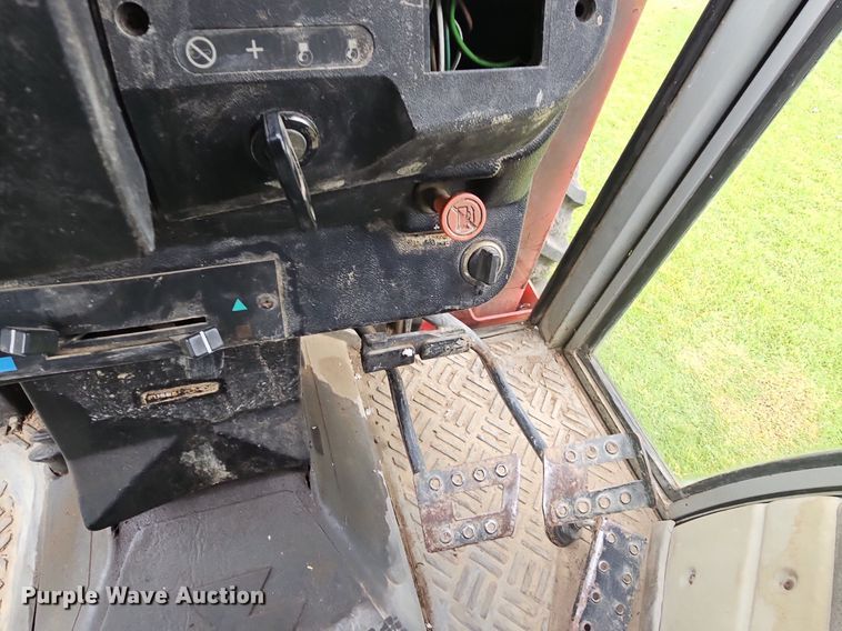 image for item NT9795 1994 Massey Ferguson 390  MFWD tractor