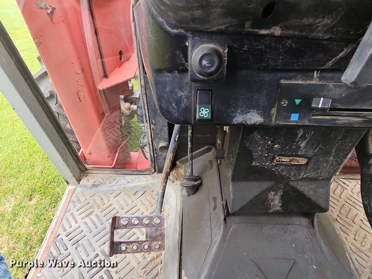 image for item NT9795 1994 Massey Ferguson 390  MFWD tractor