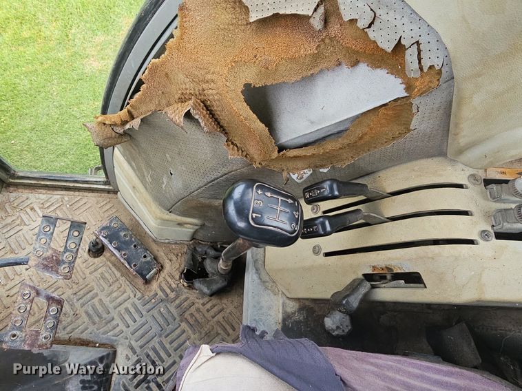 image for item NT9795 1994 Massey Ferguson 390  MFWD tractor