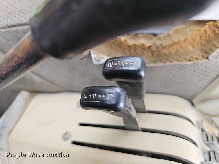 image for item NT9795 1994 Massey Ferguson 390  MFWD tractor