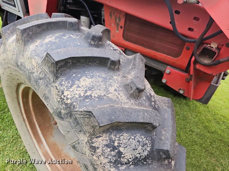 image for item NT9795 1994 Massey Ferguson 390  MFWD tractor