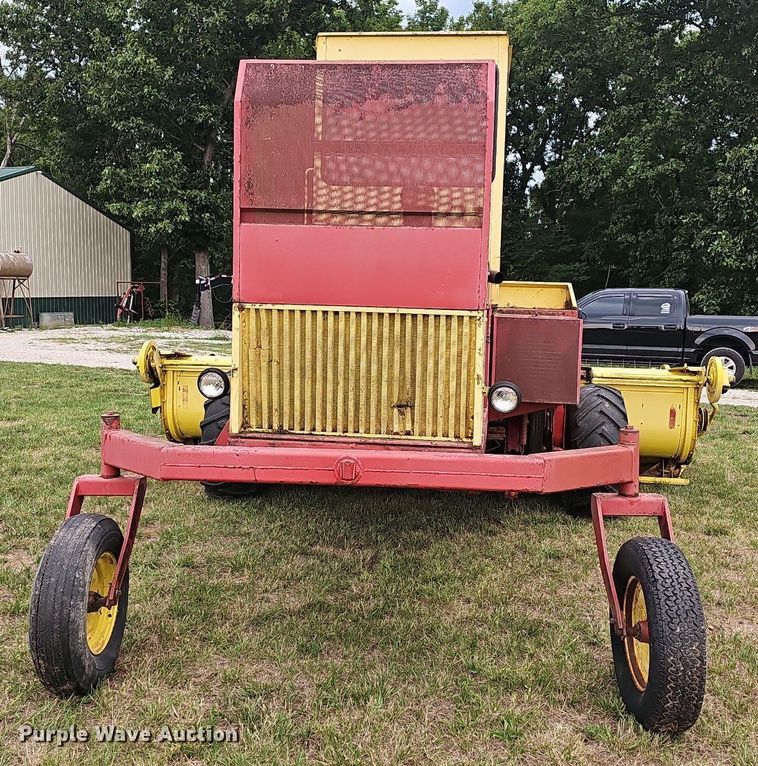 image for item NT9796 New Holland 910  swather / windrower