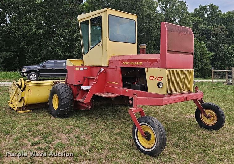 image for item NT9796 New Holland 910  swather / windrower
