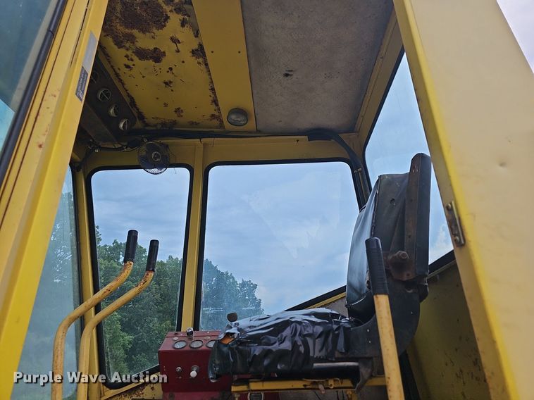 image for item NT9796 New Holland 910  swather / windrower