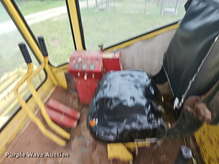 image for item NT9796 New Holland 910  swather / windrower