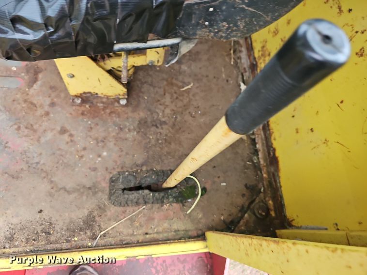 image for item NT9796 New Holland 910  swather / windrower