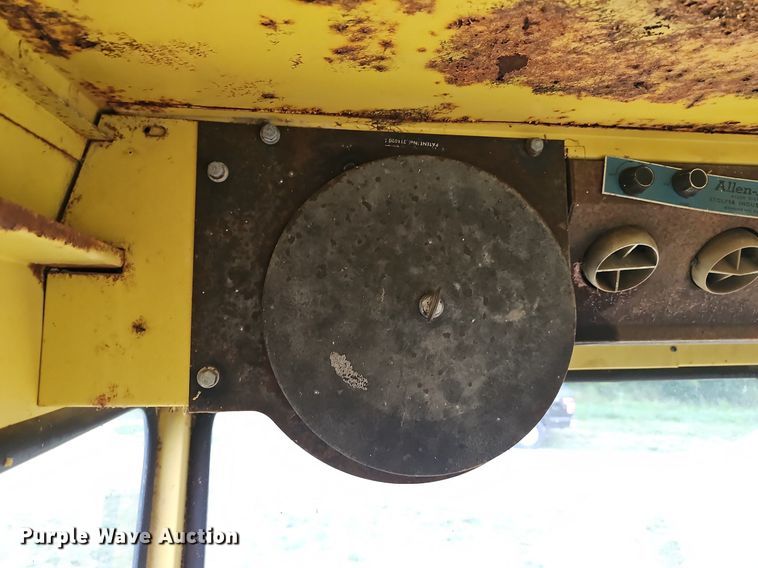 image for item NT9796 New Holland 910  swather / windrower