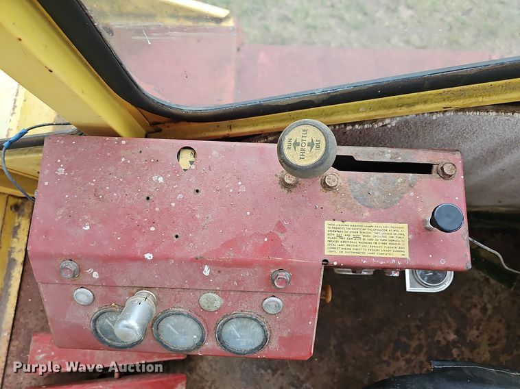 image for item NT9796 New Holland 910  swather / windrower