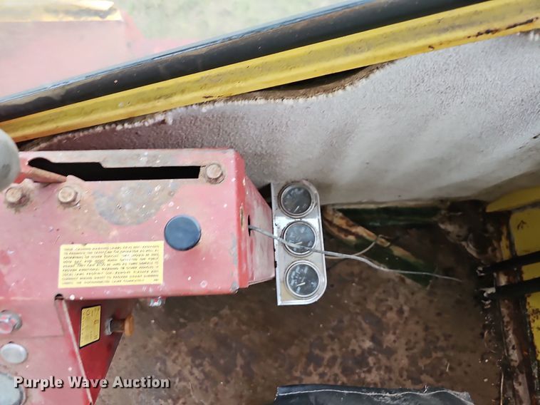 image for item NT9796 New Holland 910  swather / windrower