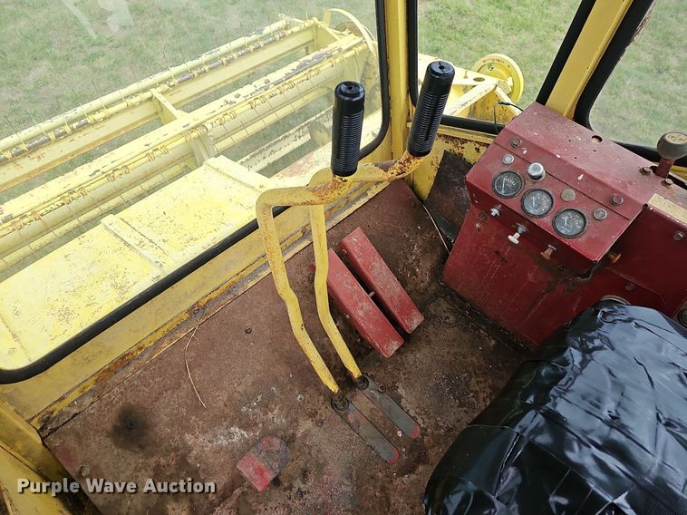 image for item NT9796 New Holland 910  swather / windrower