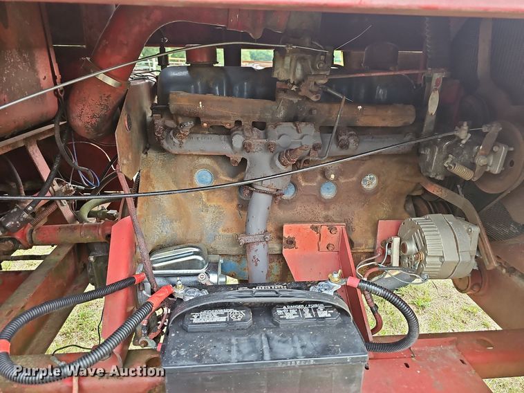 image for item NT9796 New Holland 910  swather / windrower