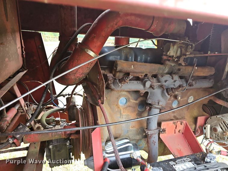 image for item NT9796 New Holland 910  swather / windrower