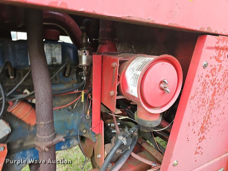 image for item NT9796 New Holland 910  swather / windrower