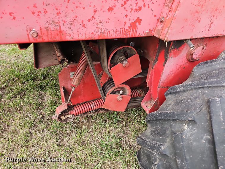 image for item NT9796 New Holland 910  swather / windrower