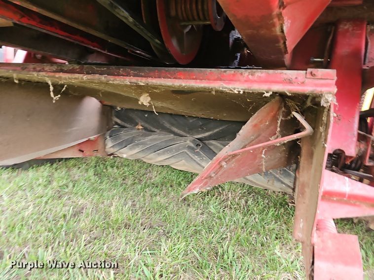 image for item NT9796 New Holland 910  swather / windrower