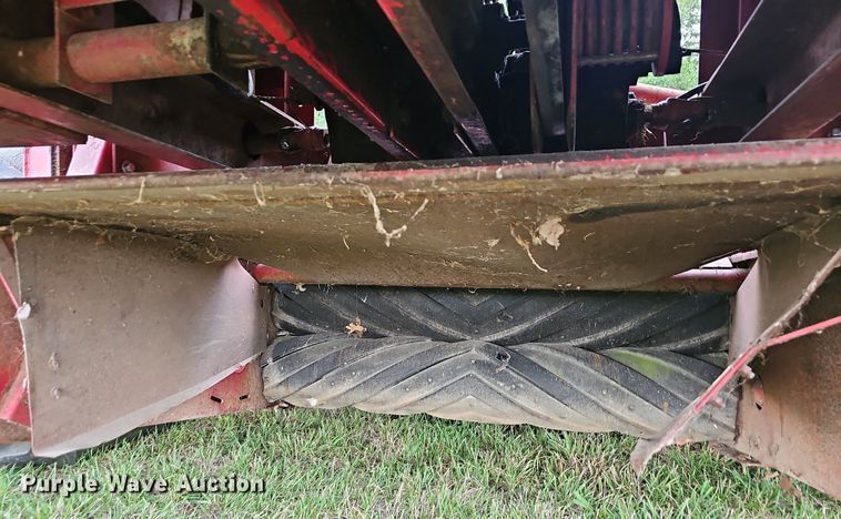 image for item NT9796 New Holland 910  swather / windrower