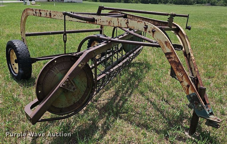 image for item NU9017 John Deere 896A  hay rake